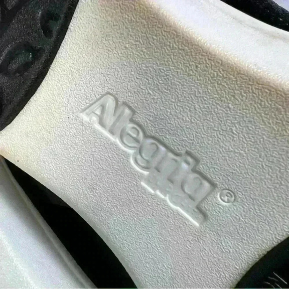 Lightly used  TRAQ BY ALEGRIA "QIN" WOMENS SMART WALKING SHOES BLACK - Picture 12 of 13